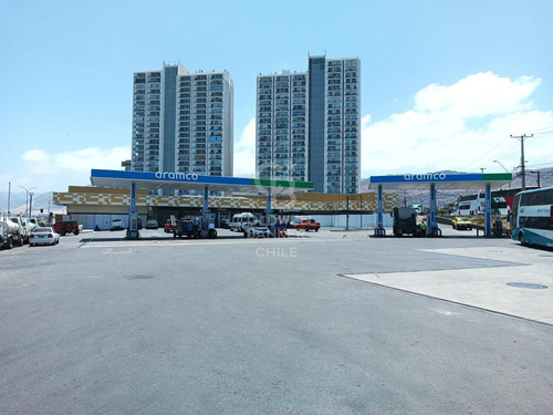 Amplio Local Comercial En Stripcenter