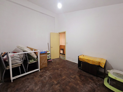 Excelente Casa De 3 Dormitorios Con Jardin En Barrio Correo