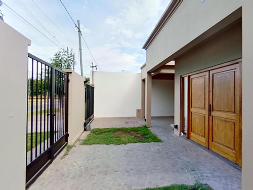 Casa De 2 Dormitorios En Manuel B Gonnet