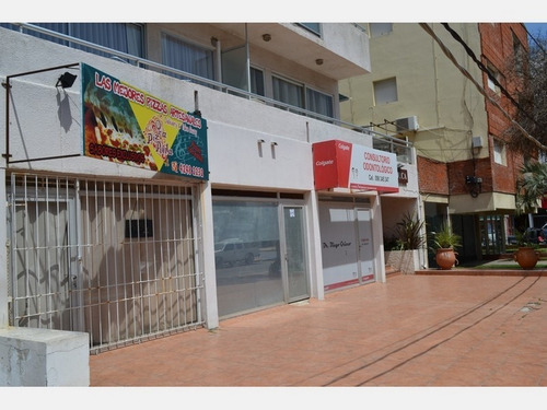 Id 2027 Local Comercial En El Centro Comercial La Pastora, Punta Del Este