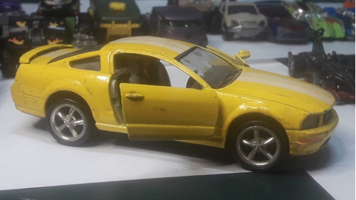 Carro Escala 1/38 Ford Mustang Gt 2006  Kinsmart Amarillo