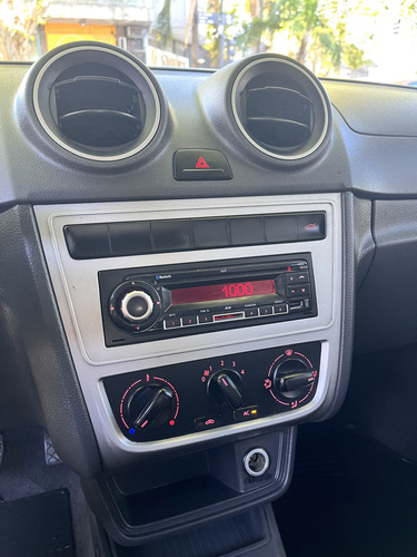 Volkswagen Voyage 1.6 Comfortline 101cv