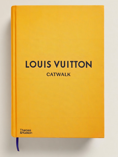 Louis Vuitton: Las colecciones completas de moda, de Louise Rytter. Editorial Thames And Hudson Ltd; 01 edición (26 de julio de 2018), tapa dura en inglés, 2018