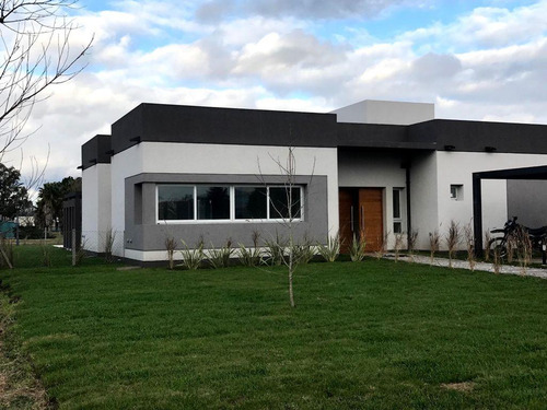 Casa En Country Lomas De City Bell Alquiler