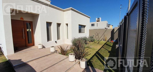 Imagen 2 de 30 de Hermosa Casa En Venta De Dos Dormitorios - Recorrido Virtual