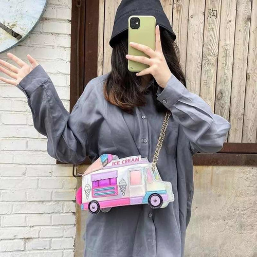 Imagen 4 de 6 de Bolsa De Mano Con Forma De Carrito De Helado Holográfico
