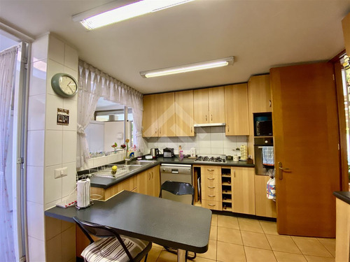 Casa En Venta De 4 Dorm. En La Reina