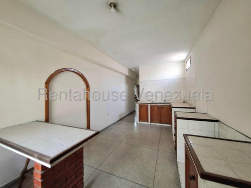 Edificio En Venta En Av Miranda Maracay Excelente Ubicacion 3 Niveles Deposito Areas Oficinas Ascensor De Carga Y Mas Alto Trafico Estef 25-12253