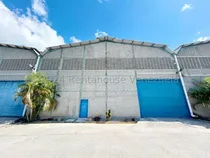 Comprar Maritza Lucena Alquila Amplio Galpón Industrial Ideal Para Desarrollar Tu Empresa Por Su Estratégica Ubicación En Plena Avenida Las Industrias. #25-1219-cámaras De Seguridad, Sistema Contra Incendio,