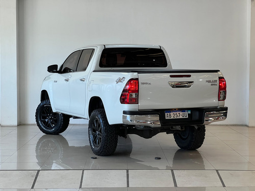 Toyota Hilux 2.8 Tdi Srx 4x4 At 2017