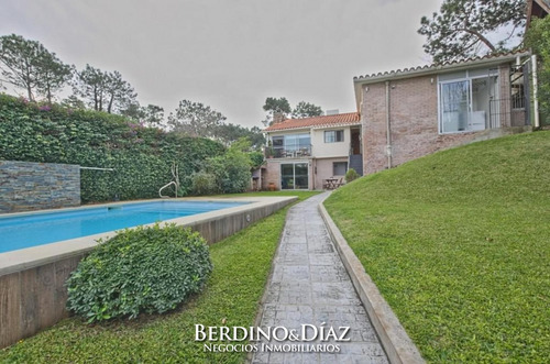 Casa - Playa Mansa 3 Dormitorios. Oportunidad- Ref: 667