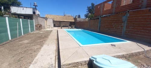 Imagen 2 de 12 de Vendo Quinta Con Pileta, Quincho, 2 Baños Y Cocina