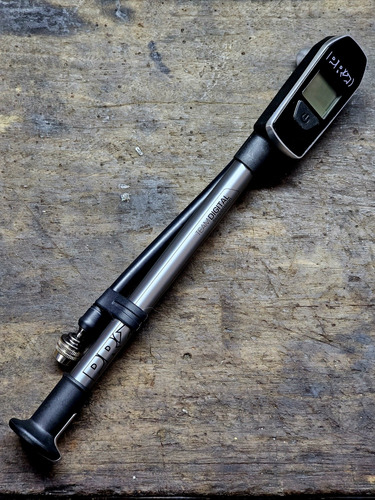 Imagen 3 de 10 de Inflador De Horquillas De Aire Y Shock. Pro Team Digital