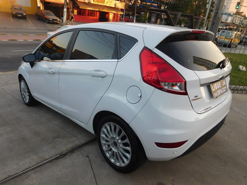 Ford Fiesta Hatch 1.6 16v Titanium Powershift 2015 Branco