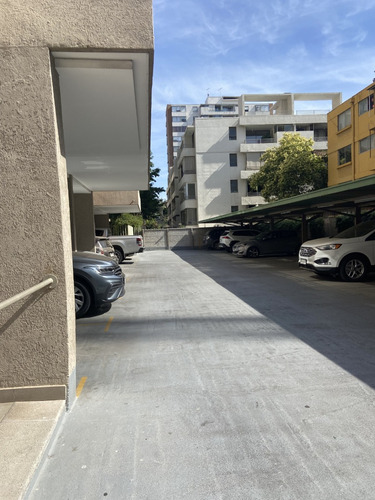 A Tres Cuadras Del Metro Monseñor Eyzaguirre, Lider Y Plazas