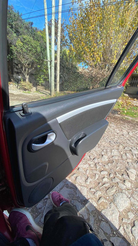 Imagen 10 de 12 de Renault Sandero Stepway 1.6 Confort 105cv 2010