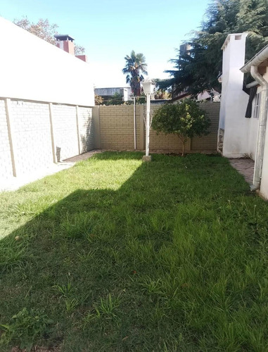 Casa En Venta - 2 Dormitorios 2 Baños - Azul