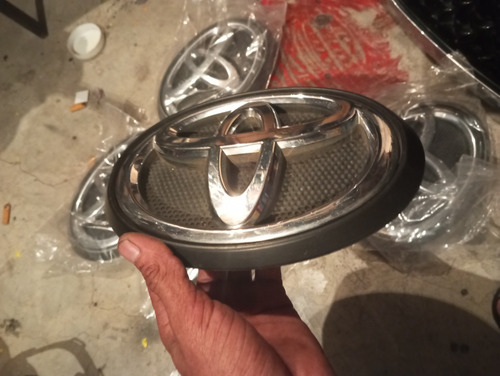 Emblema Original Toyota Hilux 2016-2020 - Parte 070218b (Usado)