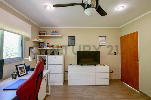 Casa De 3 Dormitorios En Excelente Zona De Villa Elisa