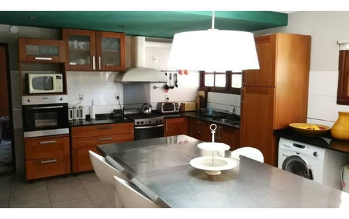 Imagen 13 de 27 de Comoda Casa Quinta De 4 Dormitorios Y 13.000 M2 De Parque Arbolado