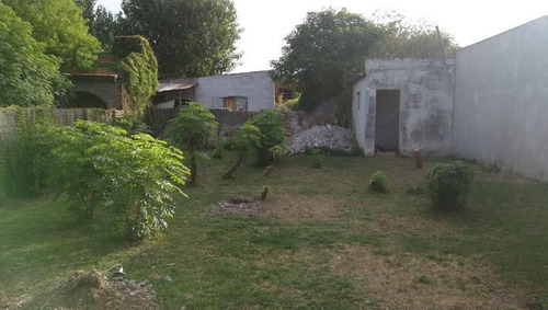 Imagen 2 de 4 de Casa De 2 Dormitorios Y Amplio Terreno
