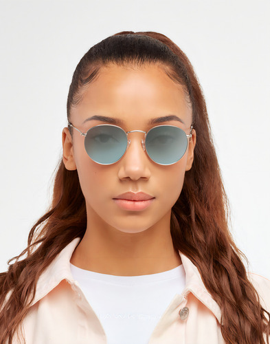 Gafas De Sol Polarizadas Hawkers Moma Midtown Unisex Lente Azul Claro Varilla Plata Armazón Plata Diseño Mirror