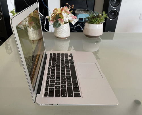 Macbook Air Apple 2017 13 Core I5 1.6ghz 8gb Ram Ssd 128gb (Reacondicionado)