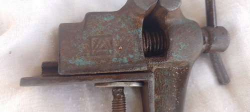 Torno Mini Morsa Antiga Poland Unica A Venda 13 Cm Funciona (Usado)