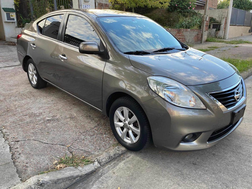 Nissan Versa Extra Full