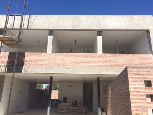 Venta Duplex 3 Dormitorios En Centenario