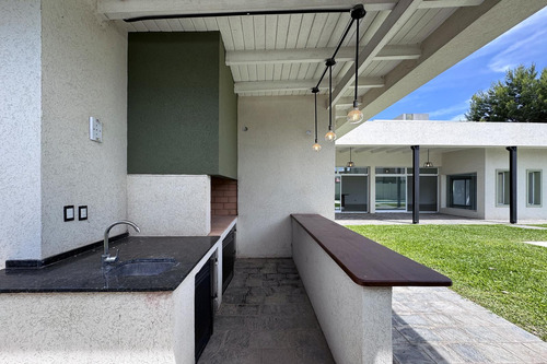 Venta - Casa 3 Dormitorios, Piscina Y Galería. Cantegril, Funes,