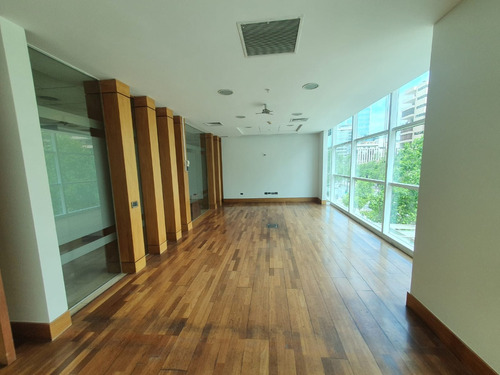 Oficina En Arriendo En  Las Condes/ Sector El Golf /isidora 