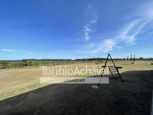 Imagen 3 de 17 de Excelente Local/salón De Eventos Sobre Amplio Terreno Parquizado- Colonia