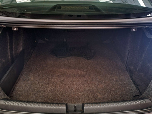 Imagen 8 de 15 de Volkswagen Vento 2.5 Luxury 170cv 2012