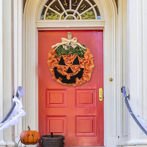 A Corona De Calabaza For Colgar En La Puerta De Halloween