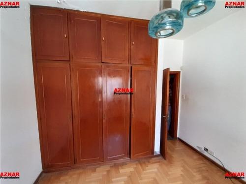 Imagen 9 de 17 de Casa De 5 Ambientes Y 5 Dormitorios (1998)