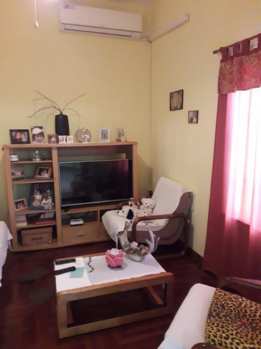 Imagen 5 de 10 de Casa 4 Ambientes Con Garaje Ideal 2 Familias En Lanús Este