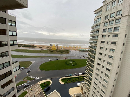 Muy Lindo Apartamento De 3 Dormitorios Con Balcon. Ubicado En La Brava, Con Muy Buena Vista.-ref:787