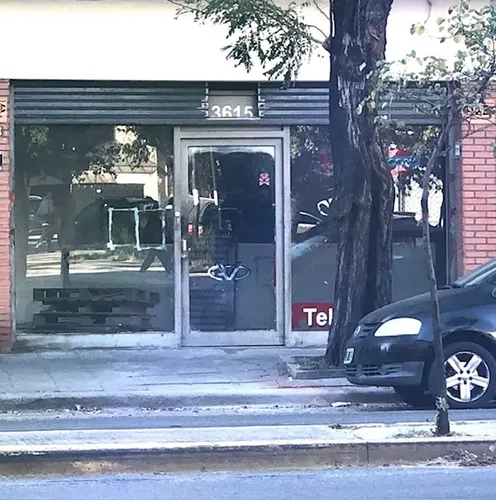 Zona De Alto Transito Local 186m2 Totales Luz Trifásica Planta Libre