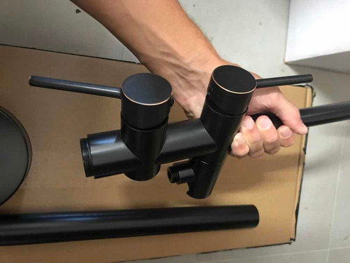 Imagem 10 de 11 de Misturador Banheira Preto Fosco Bica Alta Piso Freestanding