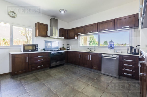 Casa En Venta Sobre Lote A La Laguna - San Agustín, Villanueva.