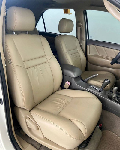 Imagem 7 de 11 de Toyota Hilux Sw4 3.0 Srv 4x4 7 Lugares 16v Turbo