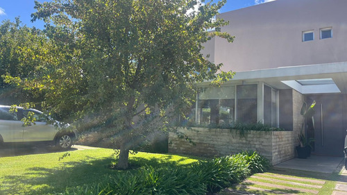 Venta De Casa Moderna 6 Amb. En El Country El Rocio Canning