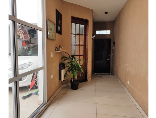 Venta Casa Flores Con Quincho Terraza Garaje