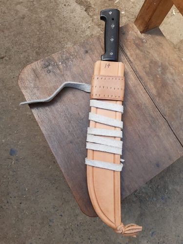 Machete De 44 Cm De Largo Con Cubierta De Cuero