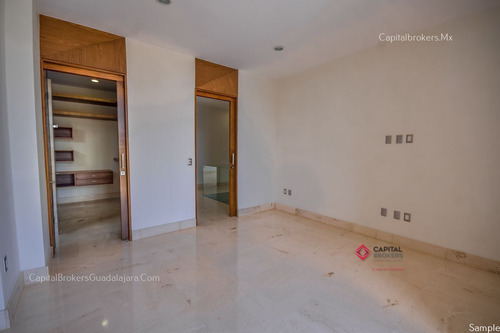 Imagen 26 de 30 de Casa De Lujo Nueva Con Amplio Jardin En Reserva Real