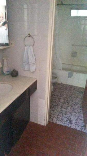 Casa En Venta De 3 Dormitorios En Barrio Paso De Los Andes.