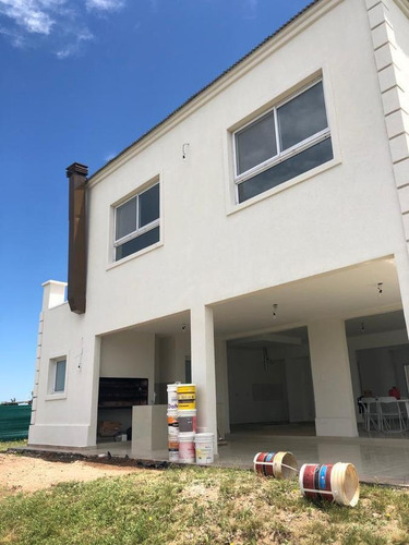 Imagen 2 de 23 de Venta De Casa De 6 Ambientes Con 2 Cocheras En San Sebastián, Escobar.