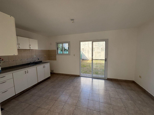 Villa Allende Centro, Alquiler Dúplex Dos Dormitorios, Con Cochera