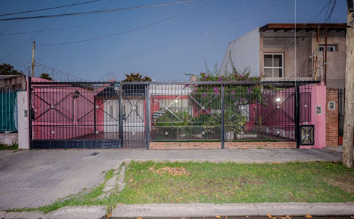 Venta Casa 4 Amb En Moron-permuta-